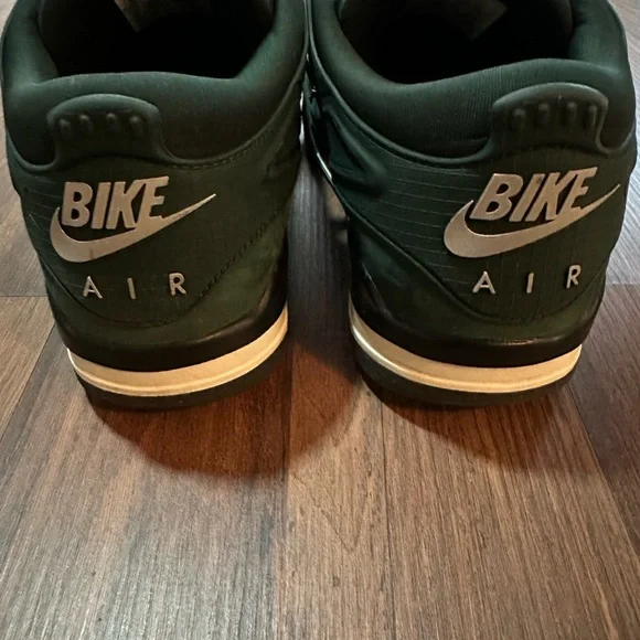 Nigel Sylvester x Air Jordan 4 Bike Air - Picture 8 of 12